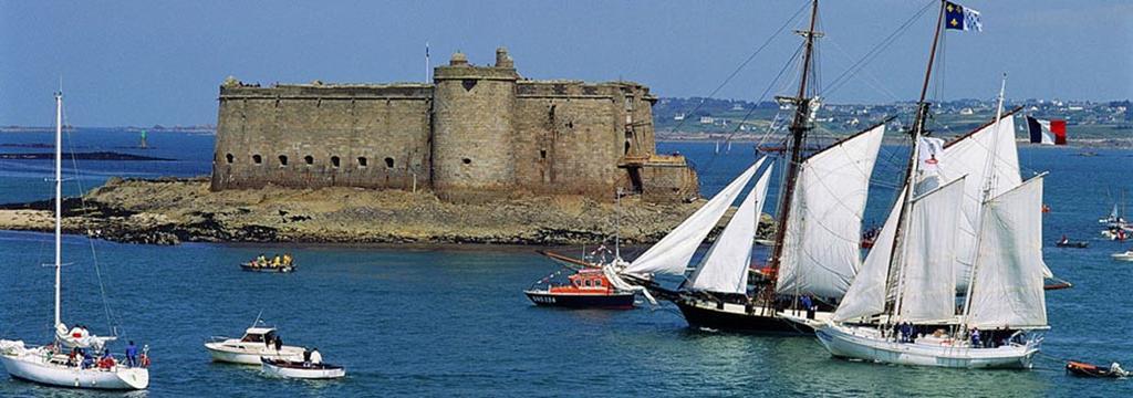 Les Gites De Kerroyal Garlan Εξωτερικό φωτογραφία
