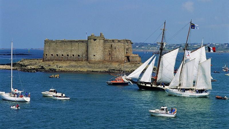 Les Gites De Kerroyal Garlan Εξωτερικό φωτογραφία